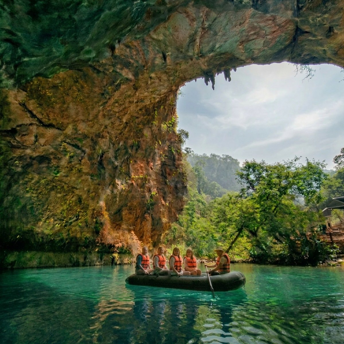 Altınbeşik Cave underground lake scenic view