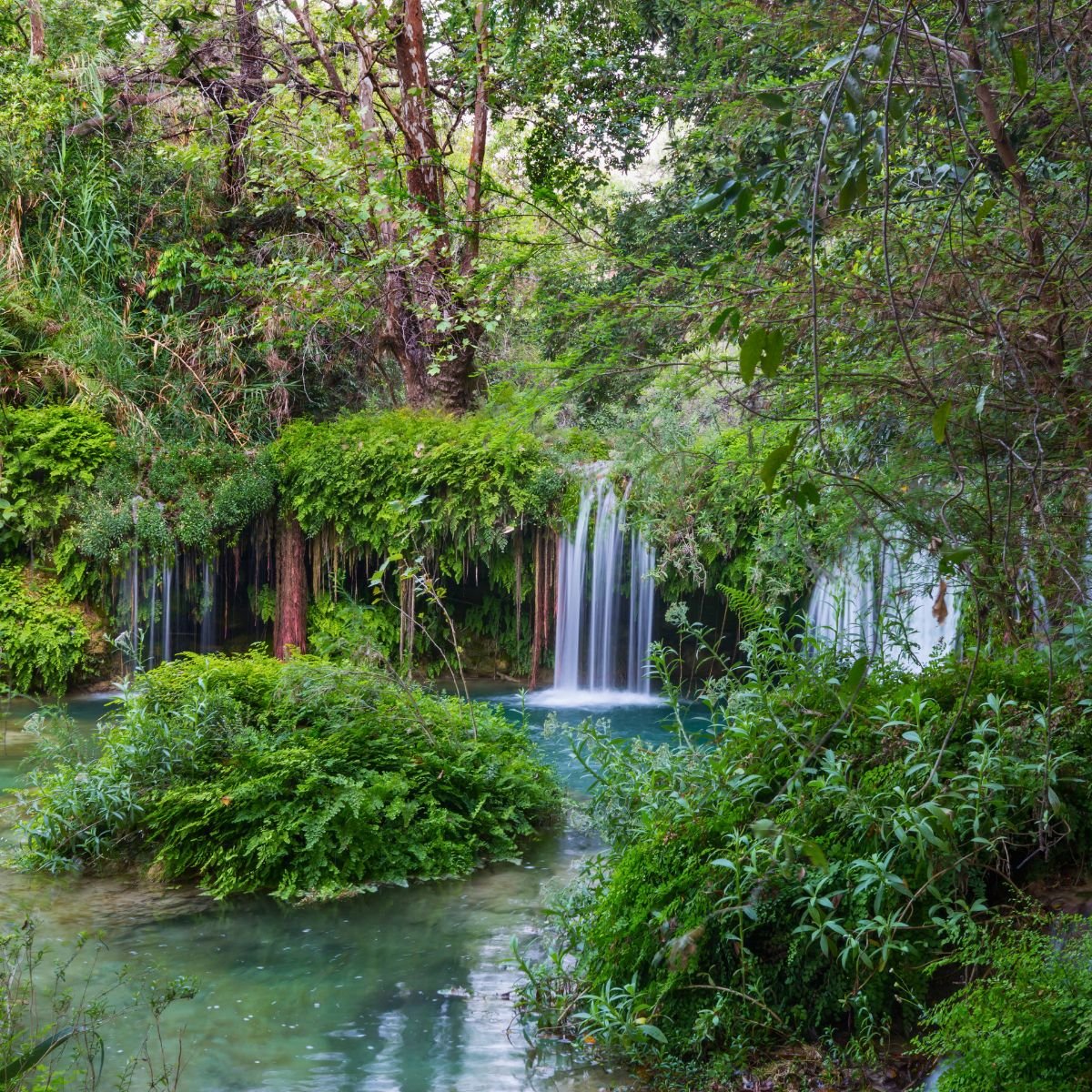 Kurşunlu Waterfalls surrounded by green nature